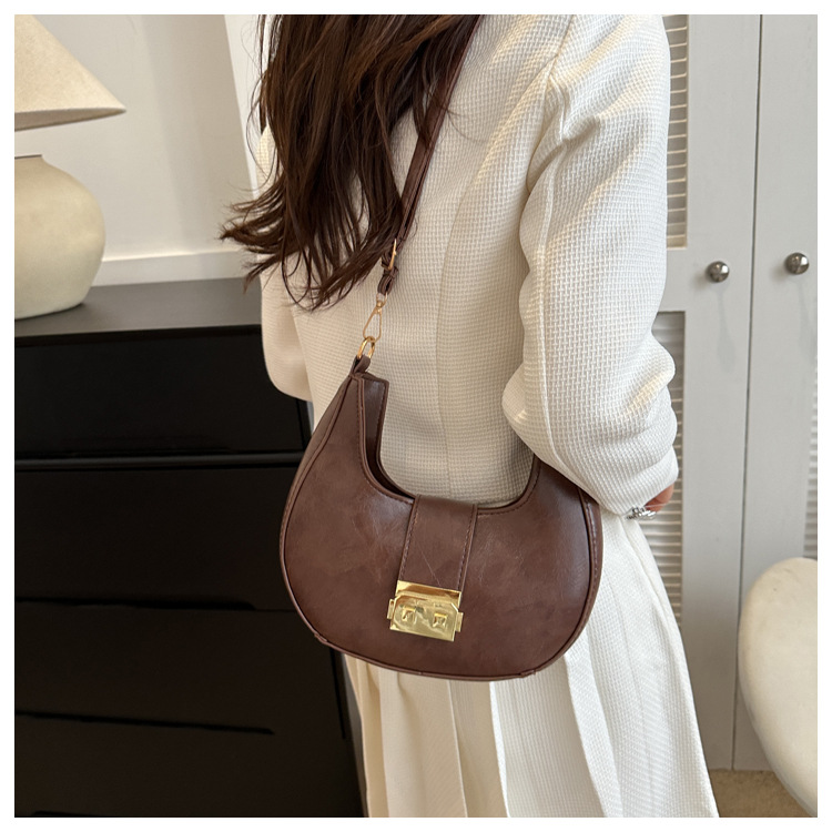 Nuova borsa a tracolla minimalista per donna, versione coreana, borsa sotto le ascelle dolce e straniera, tendenza invernale popolare, borsa da donna a forma di mezzaluna_voghion.com