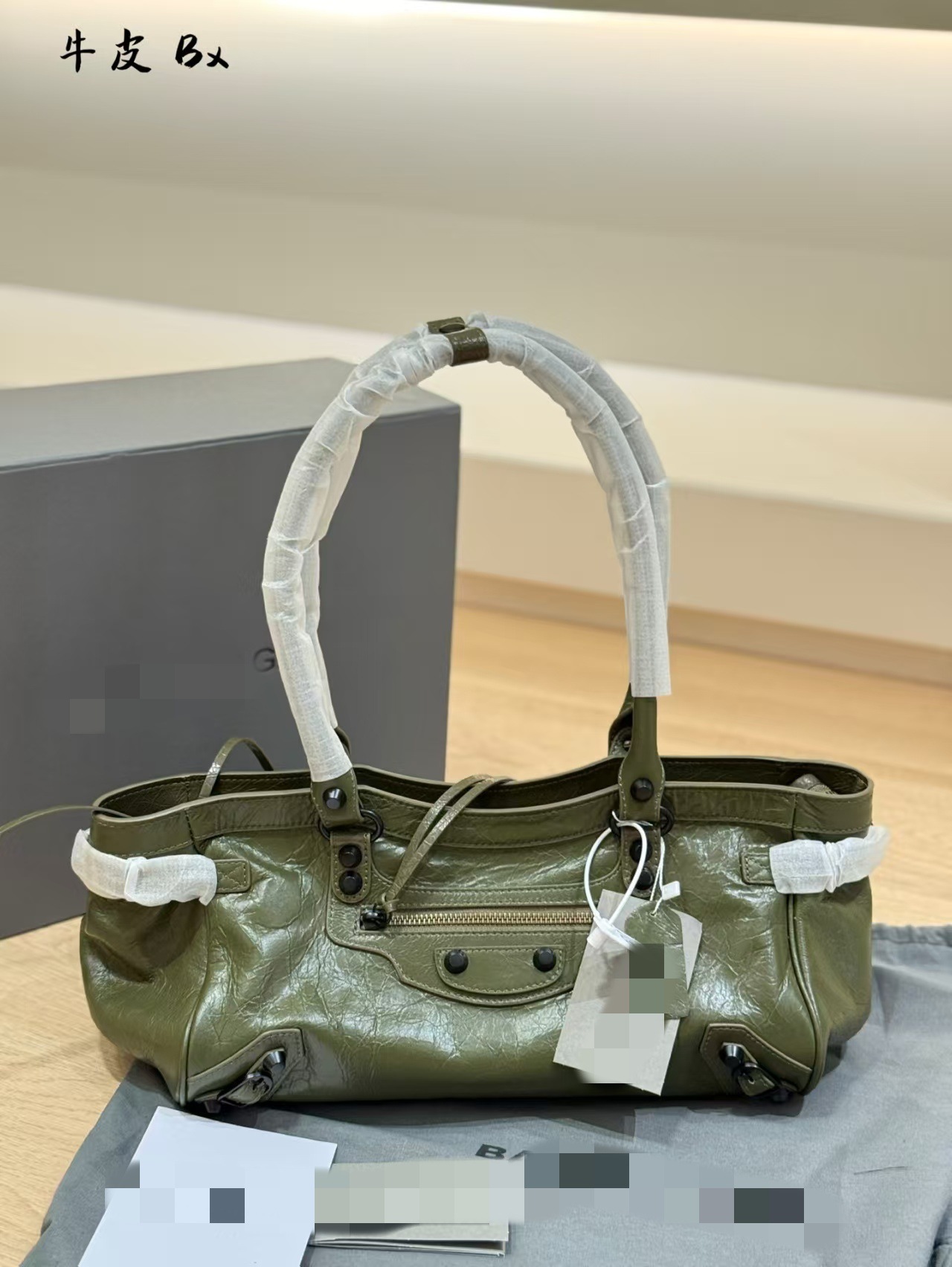 Baja East-West Studded Biker Shoulder Bag For Women - Retro Large Capacity Commuter Handbag - Thumbnail 6
