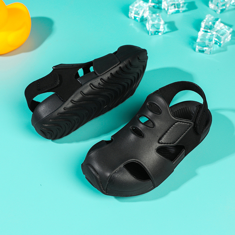 Sandalias para niños con punta cerrada para hombres y mujeres al por mayor Zapatillas de bebé para niños grandes, medianas y pequeñas nuevos zapatos de playa antideslizantes populares a prueba de agua