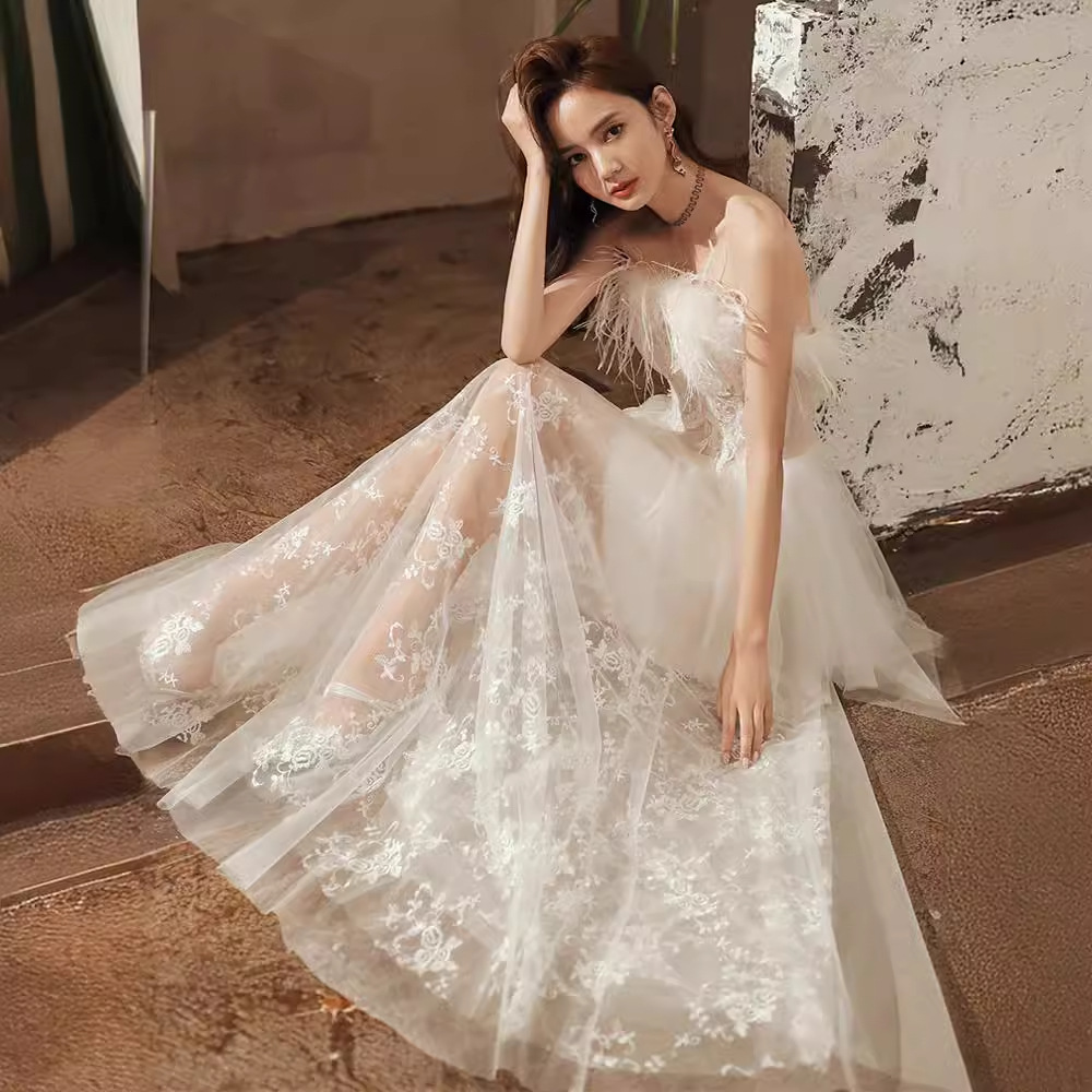 Đầm maxi nữ thắt eo phong cách tiên nữ kiểu Pháp, tay phồng lông vũ, dự tiệc sang trọng — Ống ngực lông vũ váy trắng nửa trong suốt