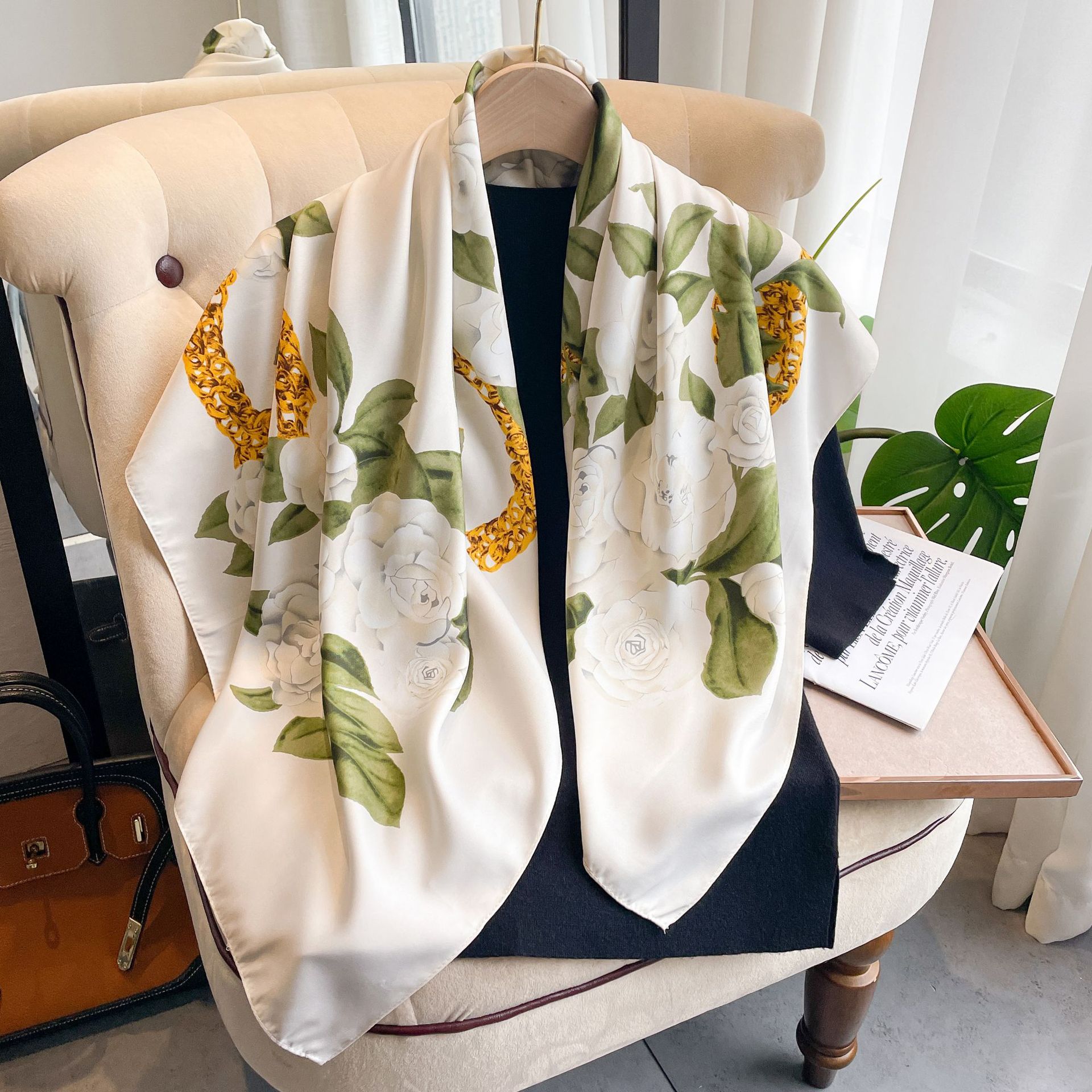 Foulard in seta da donna, elegante sciarpa quadrata estiva_voghion.com