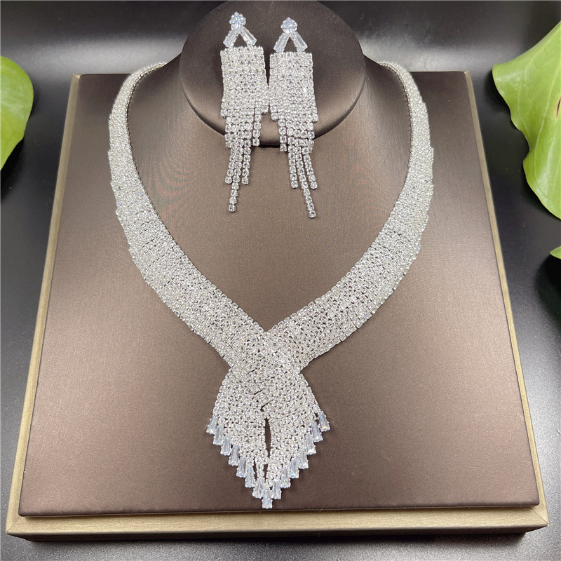 Luxury Rhinestone Necklace And Round Earrings Set For Bride_voghion.com