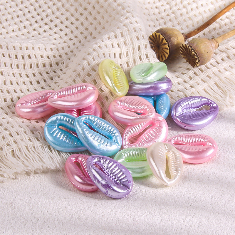Acrílico color claro brillante dibujos animados nacarados colgante de concha colgante con cuentas accesorios de pulsera de bricolaje joyería al por mayor