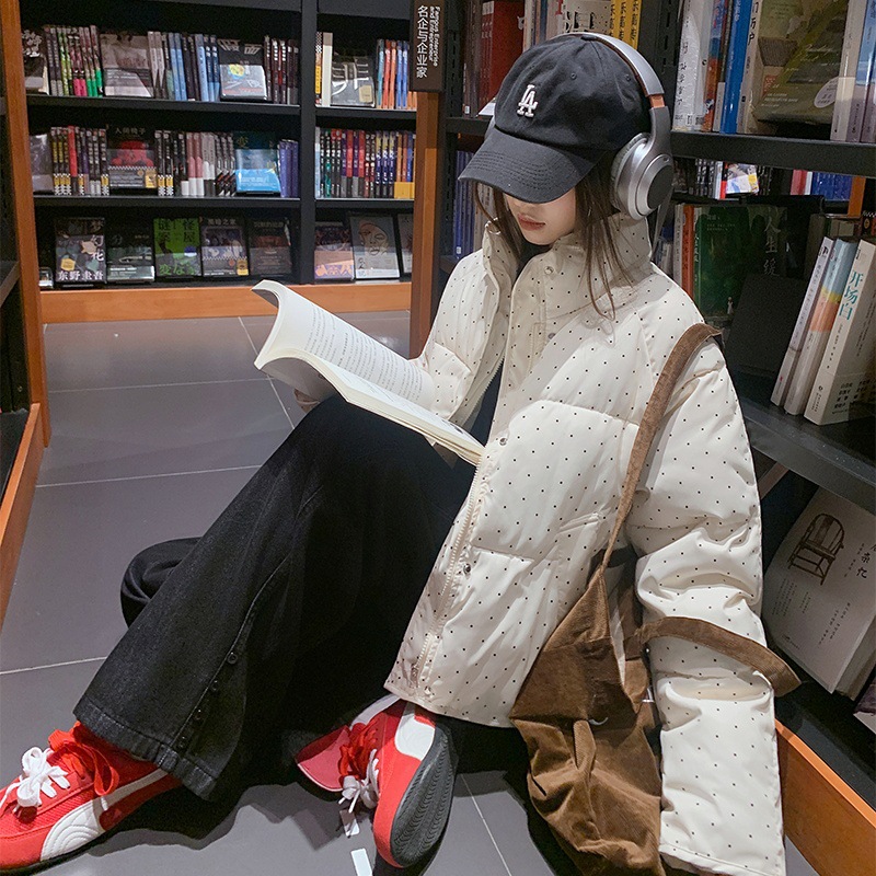 Spot de comercio exterior 2025 invierno japonés y coreano dulce estudiantes ondas de cuello corto pan chaqueta de algodón chaqueta mujer