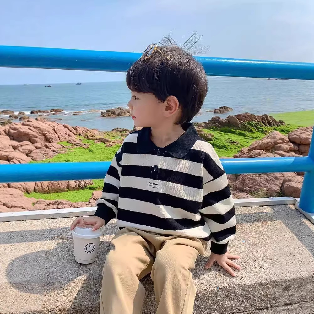 [One-piece fleece with back collar] Boy's long-sleeved polo shirt, autumn and winter color-blocked collared top, pullover style.