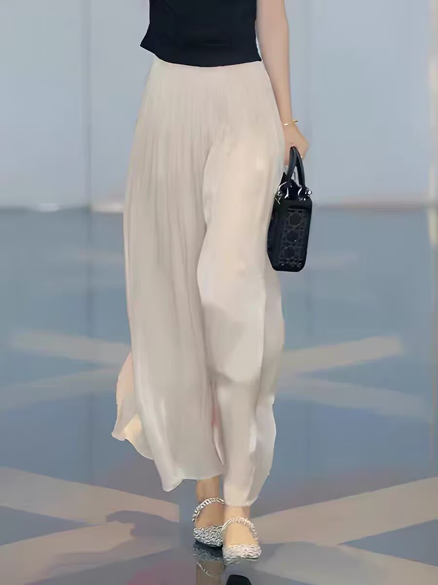 Quần culottes nữ ống rộng chất liệu lụa lưu ly mát mẻ, thiết kế xếp ly bay bổng — màu đen