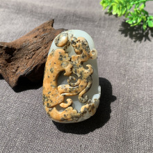 天然新疆和田玉籽料原石高端藏品带皮精选雕刻龙形吊坠小把件批发