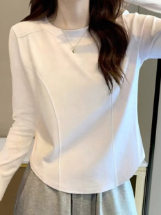 This year's popular tops are good-looking, versatile, slim-fitting, pure cotton design, long-sleeved bottoming shirts, and T-shirts for autumn and winter.