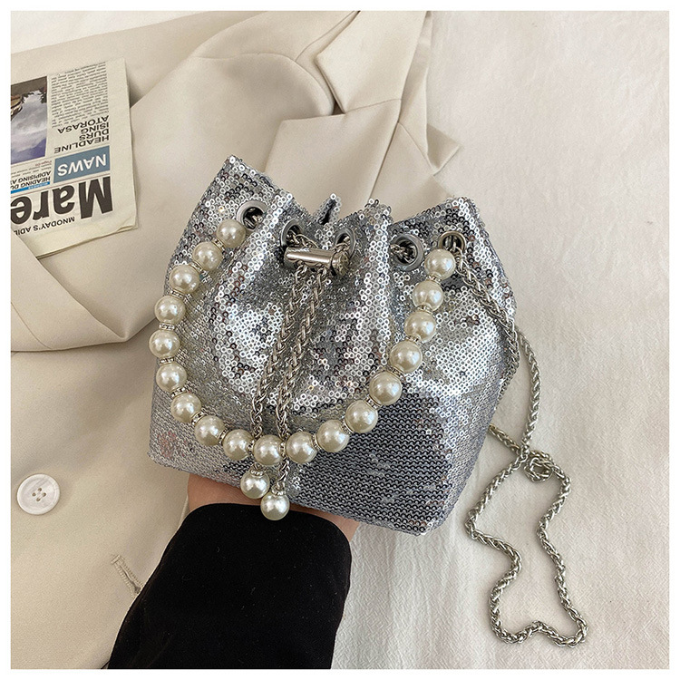 Femmes Moyen Faux Cuir Couleur Unie Élégant Style Classique Perlage Paillettes Chaîne De Caractères Sac Seau display picture 3