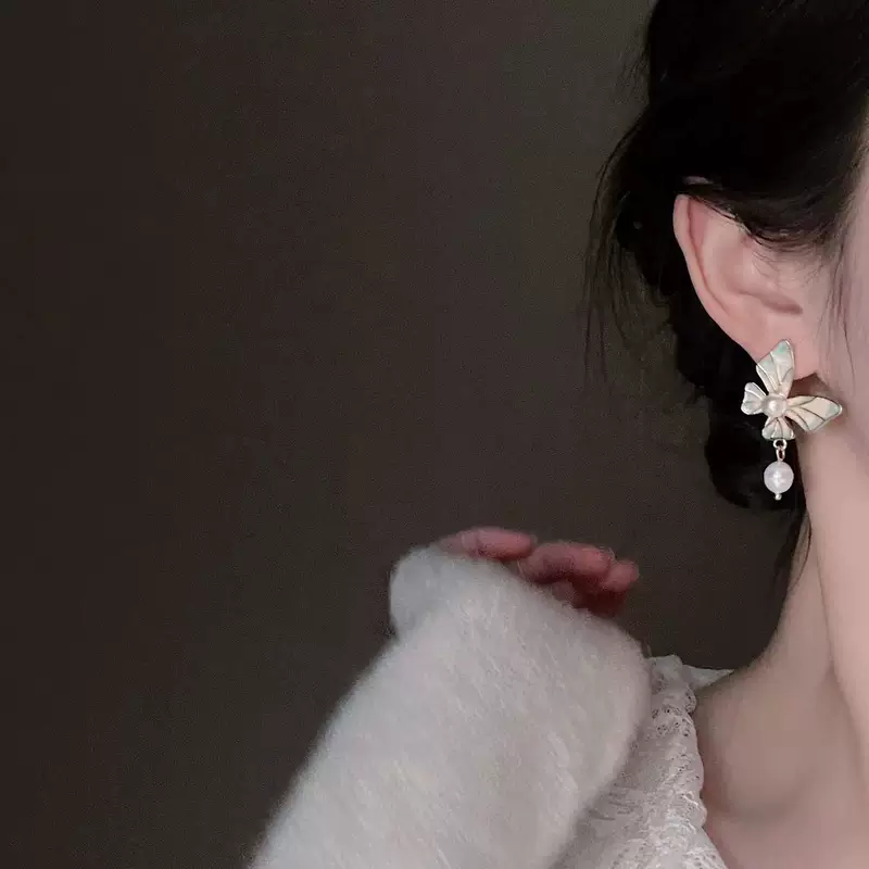 Сережки из жемчуга, мушиный котёл?