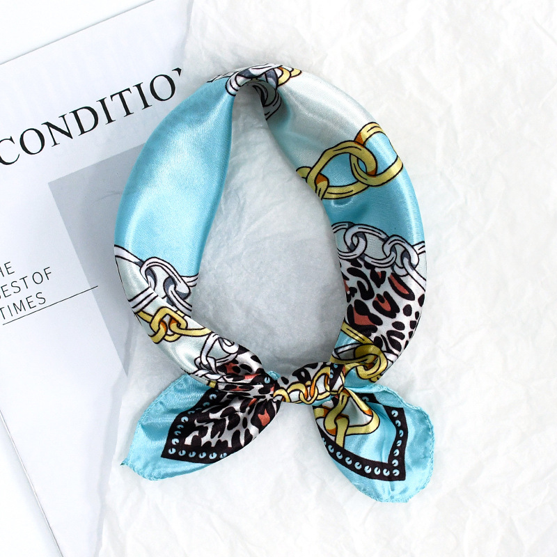 50 Satin Chain Pañuelo cuadrado estampado Color Sense de alta gama Moda de todo fósforo azafata profesional Servicio al cliente Bufanda de decoración Bufanda de seda