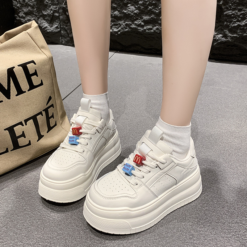 2025 primavera nueva altura de suela gruesa pequeña zapatos blancos muffin zapatos muffin 5cm zapatos de skate casuales versátiles