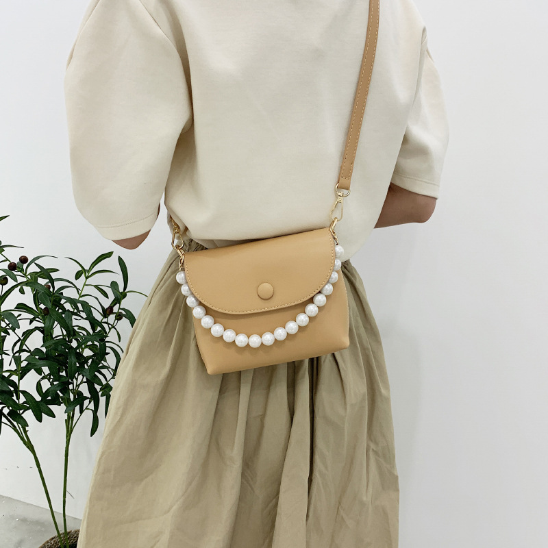 Fashion Pearl Chain Shoulder Messenger Portable Small Square Bag display picture 5