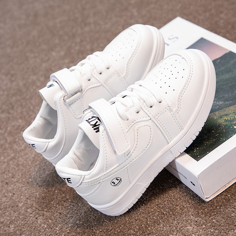Zapatillas de deporte para niños nuevas 2023 primavera y otoño cómodos zapatos blancos transpirables zapatos para niñas zapatos casuales para niños