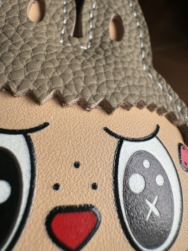 手作りのクリエイティブな本革製品、龍翔革模様の布ペンダント、ギフト漫画ペンダント、かわいい装飾、ZHでカスタマイズ可能|undefined