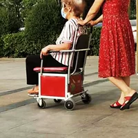 Коляска для пожилых людей может быть толкана или сидеть на ней, подходит для прогулок, покупок, сиденья для отдыха, инвалидной коляски с четырьмя колесами, легкая и усиленная для пожилых людей.