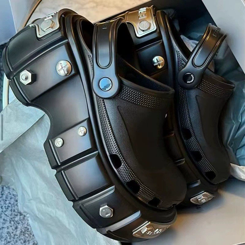 Женские перфорированные туфли в парижском стиле 2025 года, новые сандалии на толстой подошве с увеличением роста, с шипами, модные, как у интернет-знаменитостей, мужские шлепанцы с металлическим носком