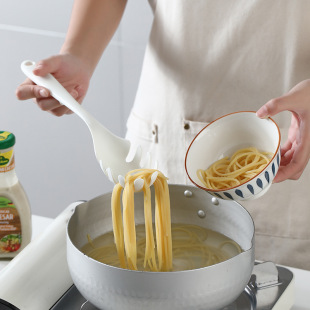 Japanese noodle spoon kitchen noodle spoon household boiled egg claw spoon spaghetti long handle net spoon