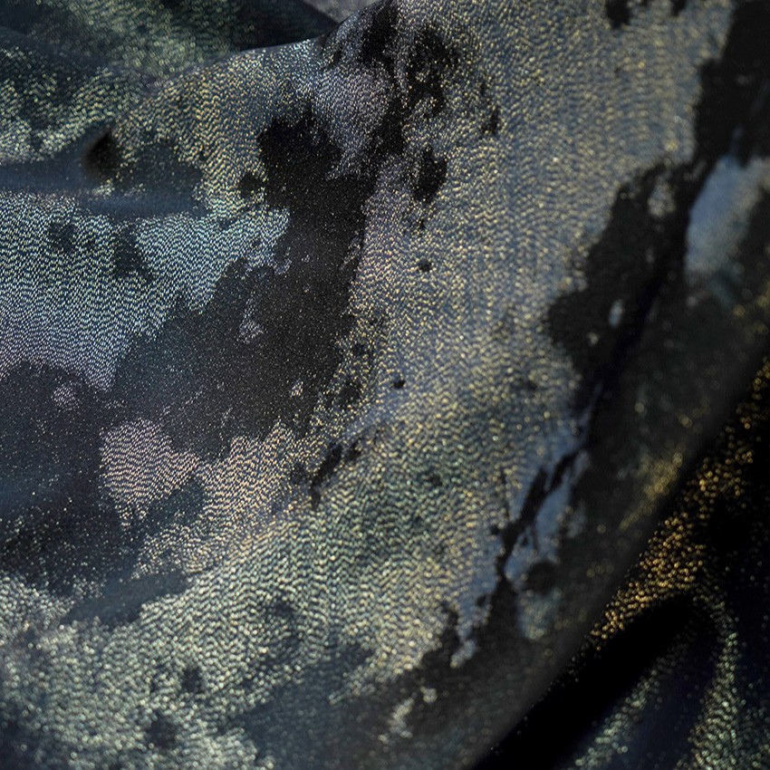 金皮丝粘提花：金皮闪耀奢华风，丝粘提花工艺精，是商业爆款必备