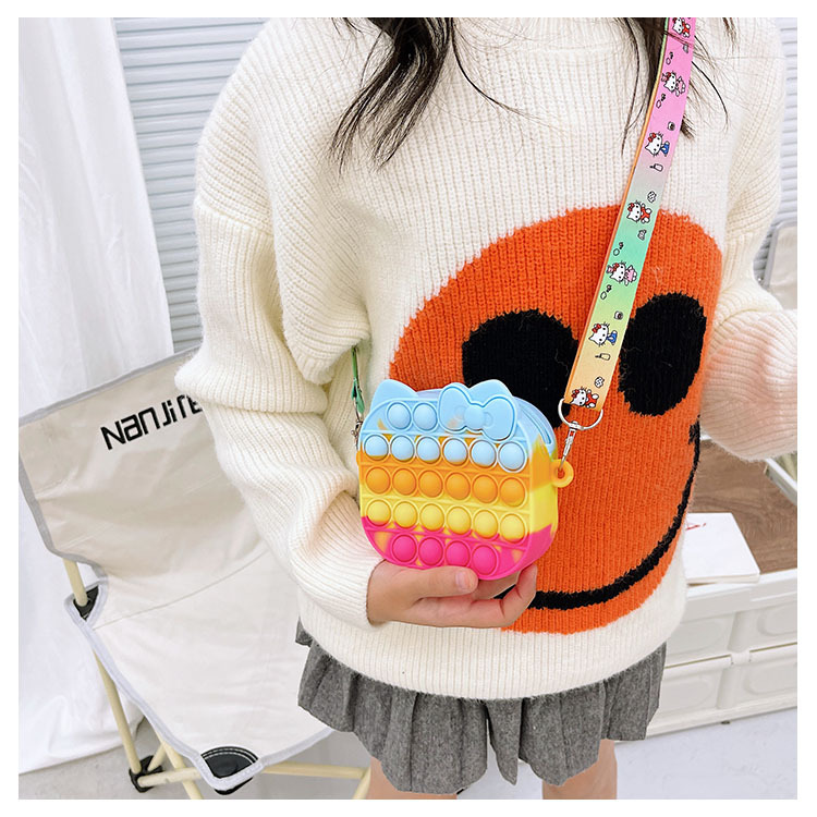 Children's Silicone Bag 2021 New Creative Decompression Small Bag Coin Purse Candy Color Messenger Bag display picture 5