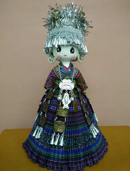Large ethnic dolls, home decor, wooden ornaments, creative design, travel souvenir toys, dolls in ethnic attire
