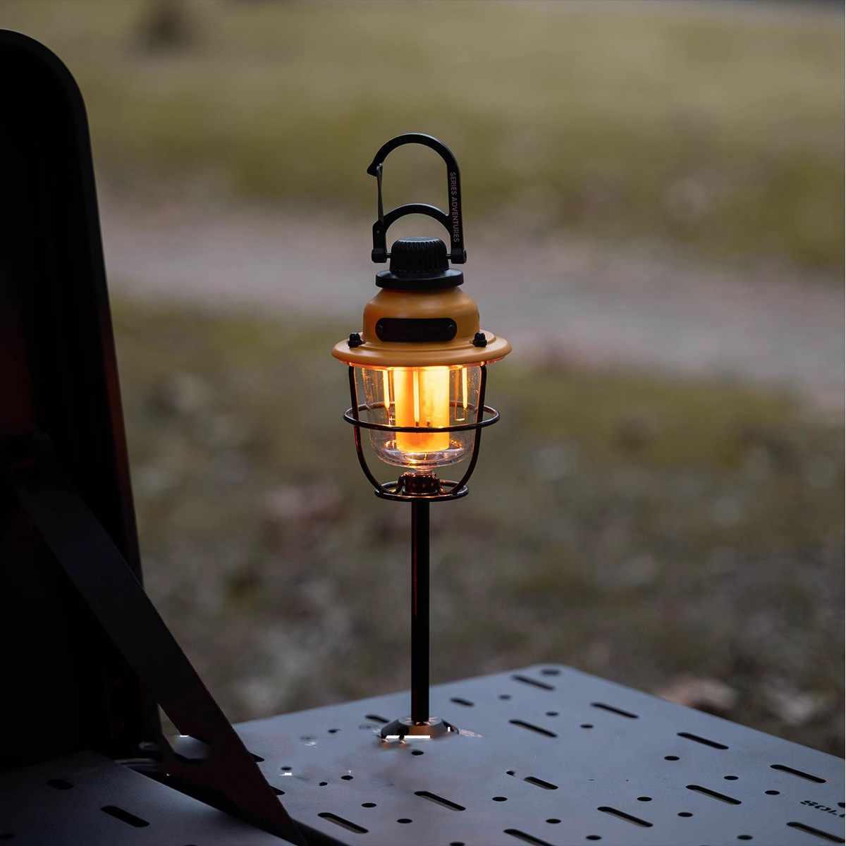 Jiang Fenfa luces de campamento retro al aire libre, carga de pasajeros, camping portátil, picnic, luces de ambiente portátiles, candelabros de arte, linternas de caballos