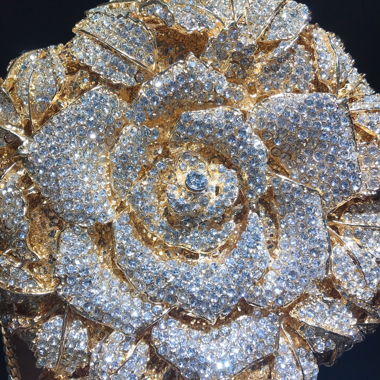 Selección estricta de bolsas de cena con diamantes transfronterizos bolsas de maquillaje europeas y estadounidenses flores bolsas de diamantes vestidos de banquete bolsas de cadena de mano