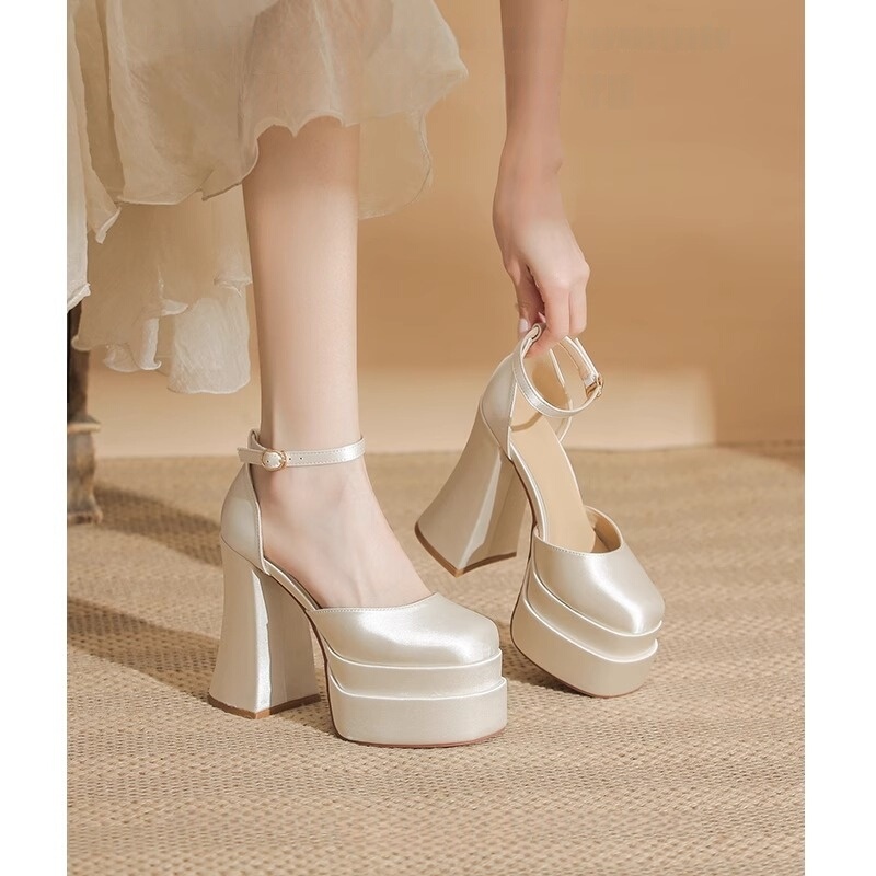 Thick-soled high-heeled shoes 12cm white strap chunky heel platform comfortable for small feet wedding shoes to match the wedding dress Thick-soled high-heeled shoes 12cm white strap chunky heel platform comfortable for small feet wedding shoes to match the wedding dress
