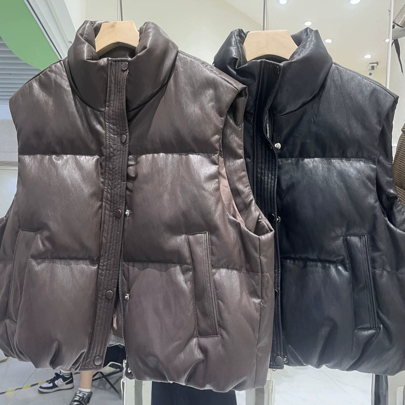 European-style fashionable stand-up collar protein leather down vest for women, 2026 autumn/winter collection, designed for petite figures, made with white duck down and PU leather, no-wash outerwear European-style fashionable stand-up collar protein leather down vest for women, 2026 autumn/winter collection, designed for petite figures, made with white duck down and PU leather, no-wash outerwear