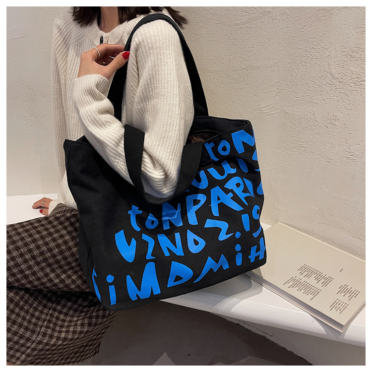 New Fashion Western-style Shoulder Bag Diagonal Bag Underarm Bag Handbag Tote Bag display picture 10