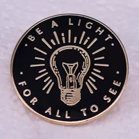 Become a light brooch that everyone can see