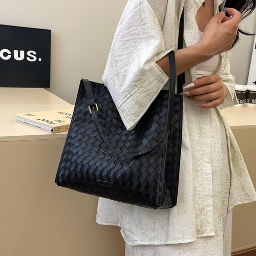 Commuting retro large-capacity bag for women 2024 new fashion woven shoulder tote bag popular versatile tote bag
