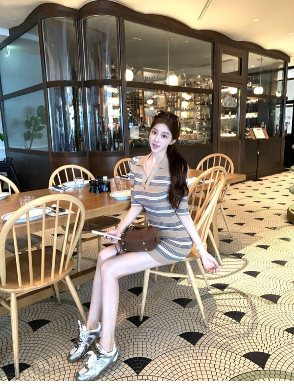 老钱风摩卡棕条纹翻领针织包臀裙女2025夏季收腰显瘦polo领连衣裙|undefined