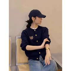 春と秋の英国カレッジスタイルの女性用アウターセーター、ショートスリムでルーズなバッジ刺繍カーディガンセータージャケット