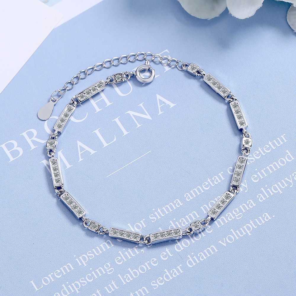 Cute bracelet with zircon