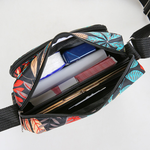 厂家批发地摊货源休闲妈咪包单肩斜挎包外出逛街中老年挎包女