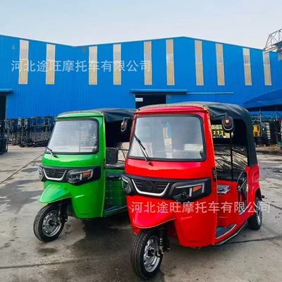 Fuel-powered three-wheeled motorcycle with Sərnişin üçtəkərli motosikllar