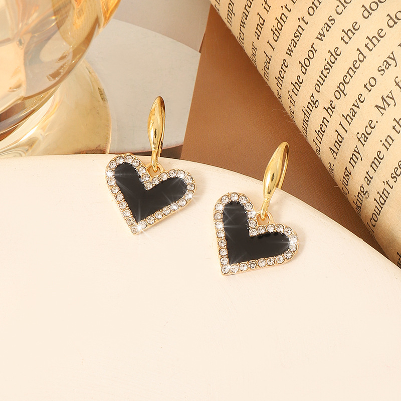 Black rhinestone lovely earrings women's peach heart earrings earrings high-grade wholesale Chanel style niche light luxury retro