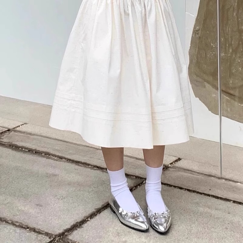 香港法式平底花饰银色玛丽珍女2025新款配裙子绝美尖头浅口单鞋女|undefined