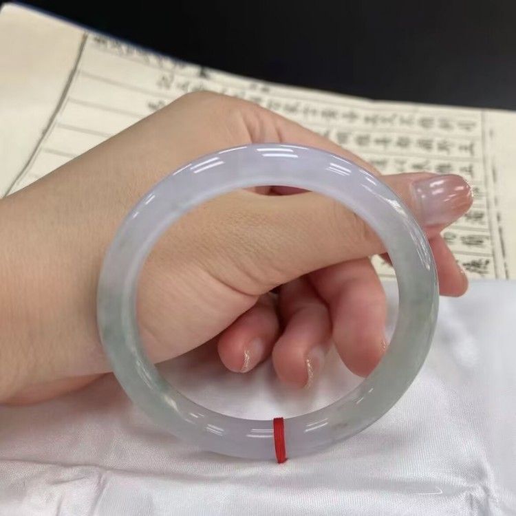 Vòng tay ngọc bích Miến Điện băng mới màu xanh lá cây nhạt, đường kính trong 50–64 mm chi tiết 8