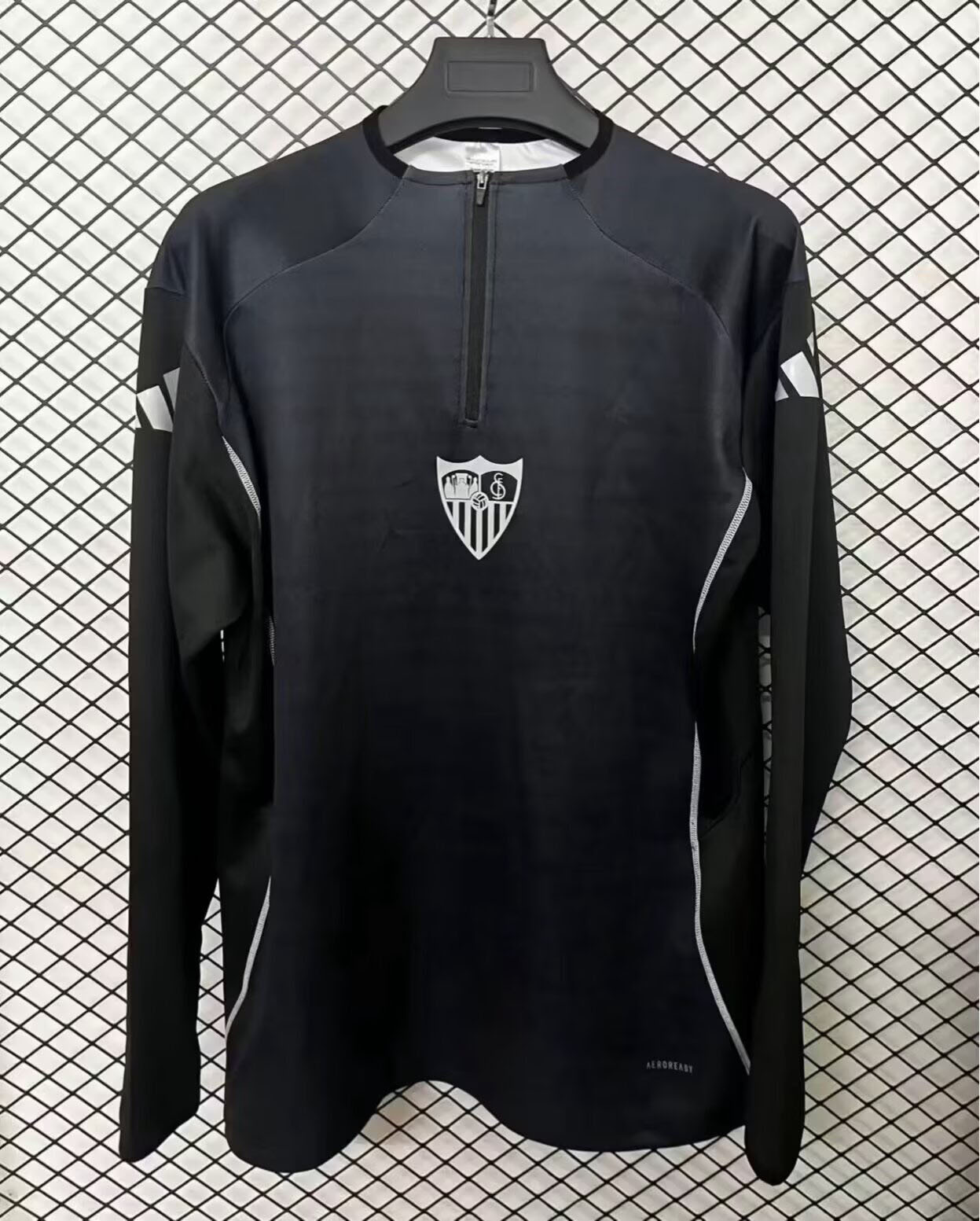 2526 Seville medio tirado blusa negra
