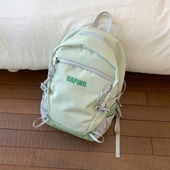 スポーツバックパック 2025 新しいコントラストカラーの大容量軽量防水スクールバッグ男性と女性のためのシンプルで多用途のバックパック