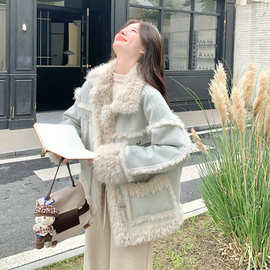 实拍浅蓝色拼接皮毛一体羊羔毛外套女秋冬2025新款设计时髦超好看