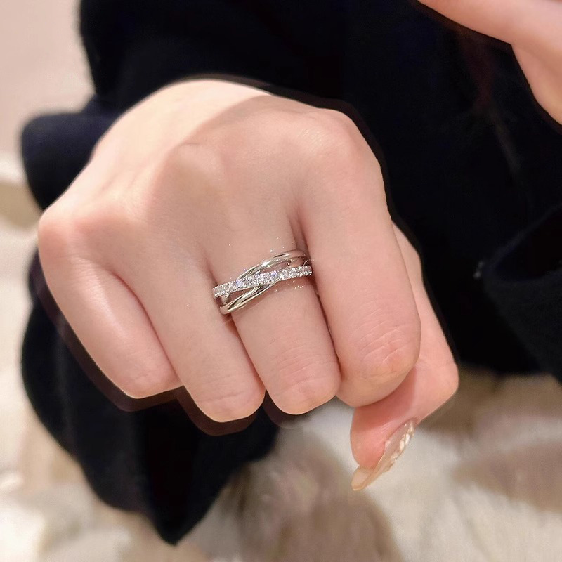 Three-Ring Cross Stacked Rings for Women, Simple and Cool Style Ins Stylish Wrapped Zircon Geometric Open Ring for Delivery