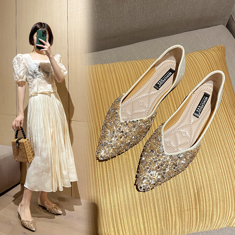 Zapatos de una sola capa de punta estrecha para mujeres 2023 Primavera y otoño nuevos zapatos planos de diamantes de imitación de boca baja zapatos de guisantes de fondo suave zapatos de mujer de talla grande 41-43