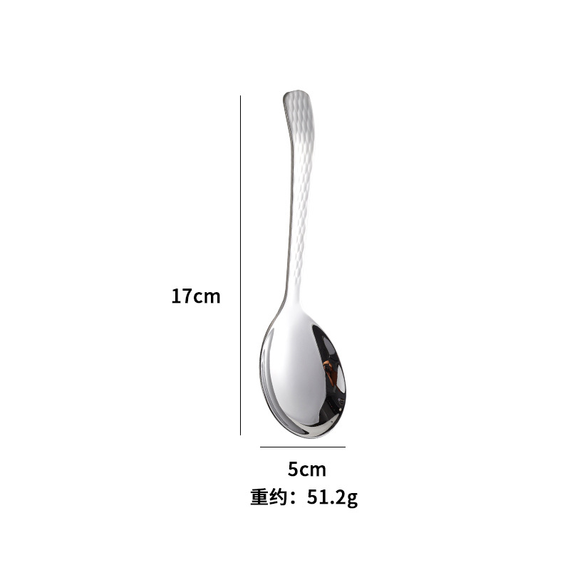 손잡이가 긴 광택 있는 망치로 만든 스푼