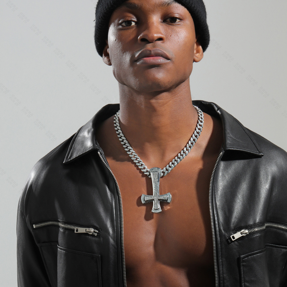 Explosiven Hip-Hop Diamant ëmgedréint Kräiz Anhänger Rock Nuetsclub Männer personaliséiert Halskette Bijouen_voghion.com