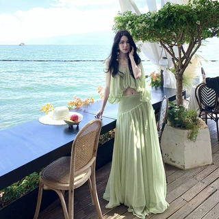 法式高级感绿色无袖上衣低腰大裙摆半身裙套装女显瘦海边度假长裙