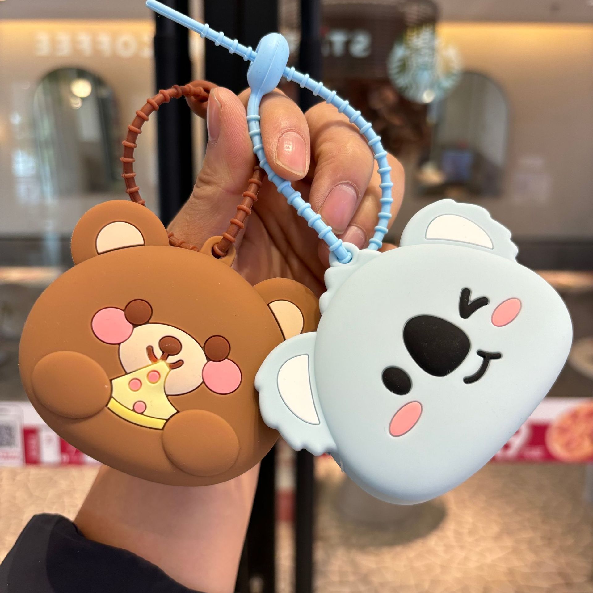 Bolsas de silicona de Año Nuevo lindas bolsas de cambio llaveros colgantes osos pareja llaveros agarrar la máquina de regalo pequeño