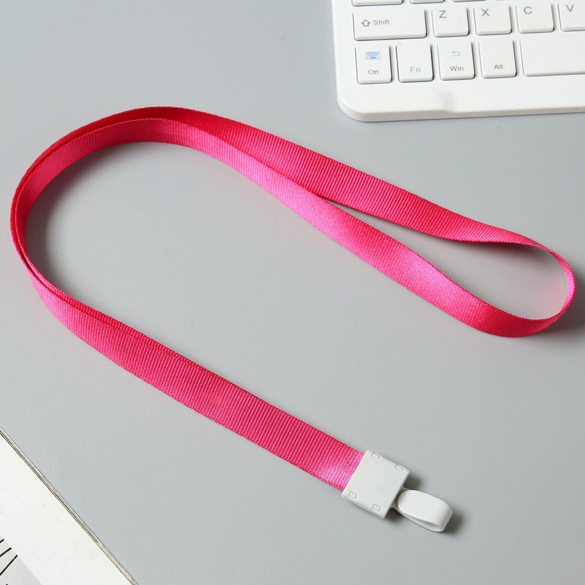 Juego de tarjetas de identificación cordón procesamiento al por mayor impresión l cuerda de tarjeta de estudiante exhibición gancho de plástico de oficina del campus cordón de protección ambiental